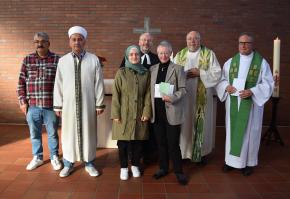 Sie gestalteten den Auftakt in Cuxhaven (v. l.): Erol Öksüz, Imam Neçdet Koç, Olaa Alkasha, P. Dr. Lutz Meyer, Dagmar Matthies, Pfr. Christian Piegenschke, P. Dr. Bogdan Dabrowski.