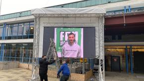 Der fertige Film wurde auf einer Leinwand an verschiedenen Orten in der Stadt gezeigt. Foto: Stadt Wolfsburg
