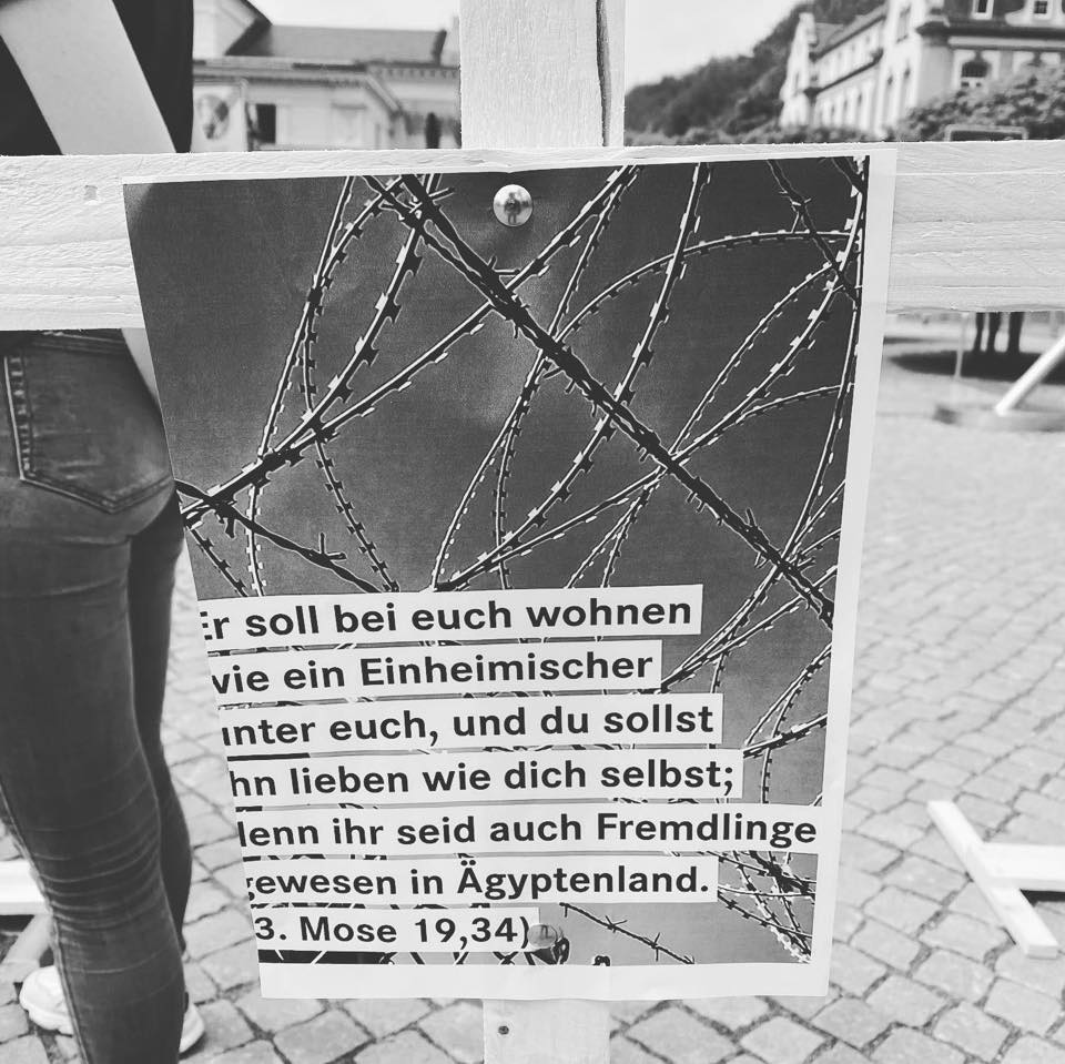 Mit den Holzkreuzen demonstrierte die Linksjugend Vogtland in Plauen. Foto: Linksjugend