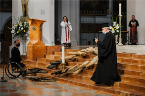 Das Kunstwerk in der Münchner Frauenkirche. Foto: Erzbischöfliches Ordinariat München / Hendrik Steffens