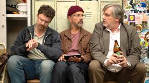 Szenenbild aus "Extrawurst" mit Friedrich Mücke, Christoph Maria Herbst und Hape Kerkeling.