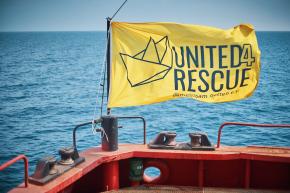 Flagge United4Rescue. Foto: United4Rescue / Guillaume Duez